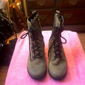 Sorel hiking boots size 9